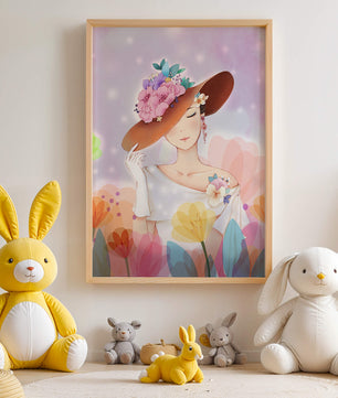 Mujer elegante con sombrero floral entre flores coloridas