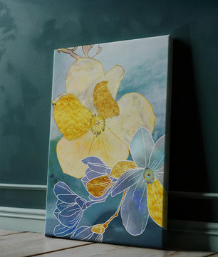 Arte floral abstracto con detalles dorados y tonos azules