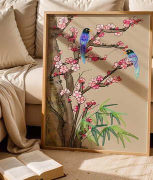 Illustration sereine d’oiseaux sur des branches en fleurs avec des feuilles de bambou