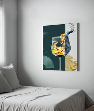 Fusión elegante de líquidos en una copa de vino con elementos dorados y azules