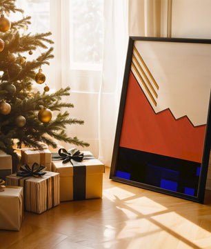 Abstrakte geometrische Komposition mit goldenen Akzenten und kräftigen Farben