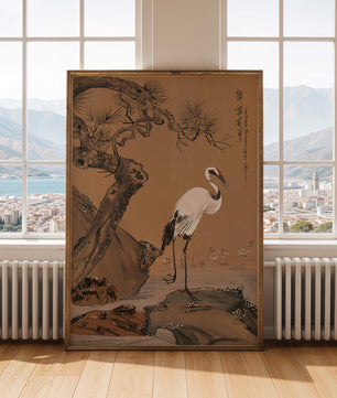 Pintura tradicional de tinta de una grulla y un pino en un paisaje sereno