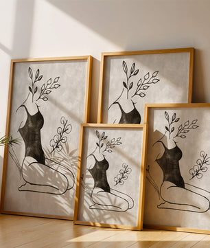Abstrakte Frau mit botanischen Elementen im minimalistischen Stil