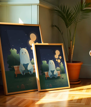 Ilustración nocturna acogedora con una criatura leyendo bajo un cielo estrellado