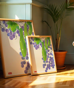 Ilustración de uvas y pepino con colores vibrantes y hojas