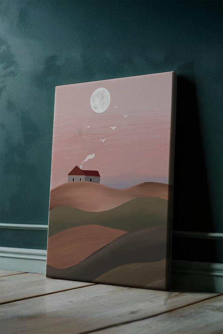 Casa en una colina rosa bajo la luna llena