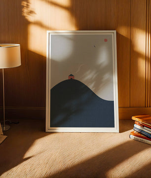 Minimalistische Landschaft mit Haus auf einem Hügel und Sonnenuntergang