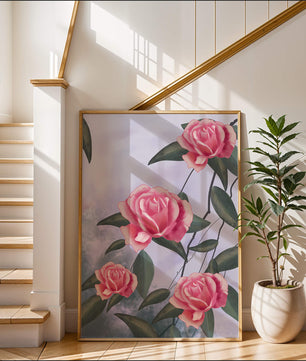 Hermosas rosas rosadas con exuberantes hojas verdes sobre un fondo suave