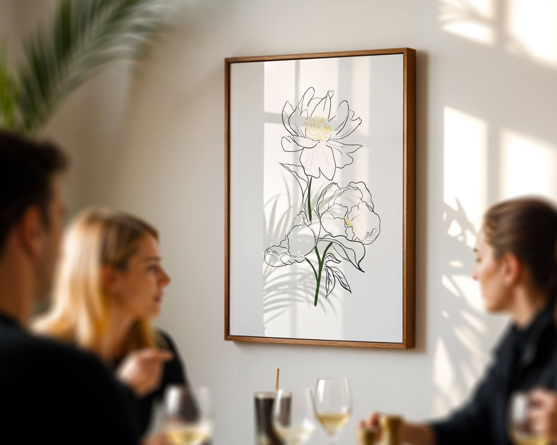 Elegante Pfingstrosen-Linienkunst mit goldenen Akzenten