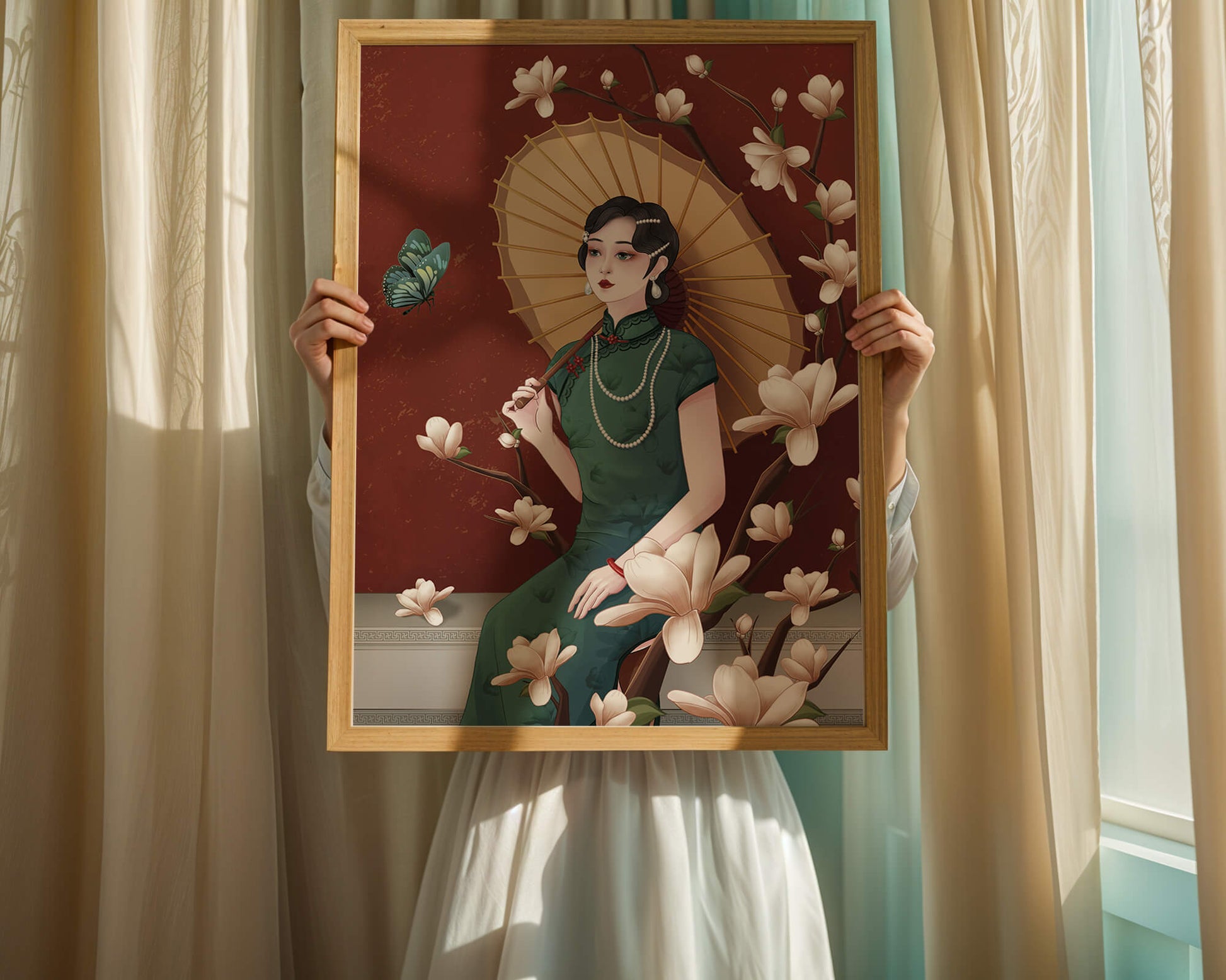 Mujer elegante con parasol y flores de magnolia sobre fondo rojo