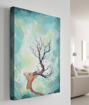 Ciervo surrealista con ramas como cuernos sobre fondo nublado en tonos pastel
