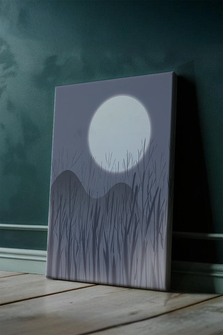 Ruhige Nachtlandschaft mit Vollmond und kahlen Bäumen