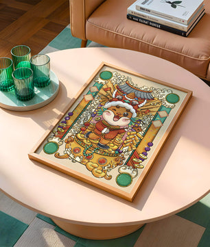 Bunte Illustration eines niedlichen Tieres in traditioneller Festtagskleidung mit goldenen Elementen