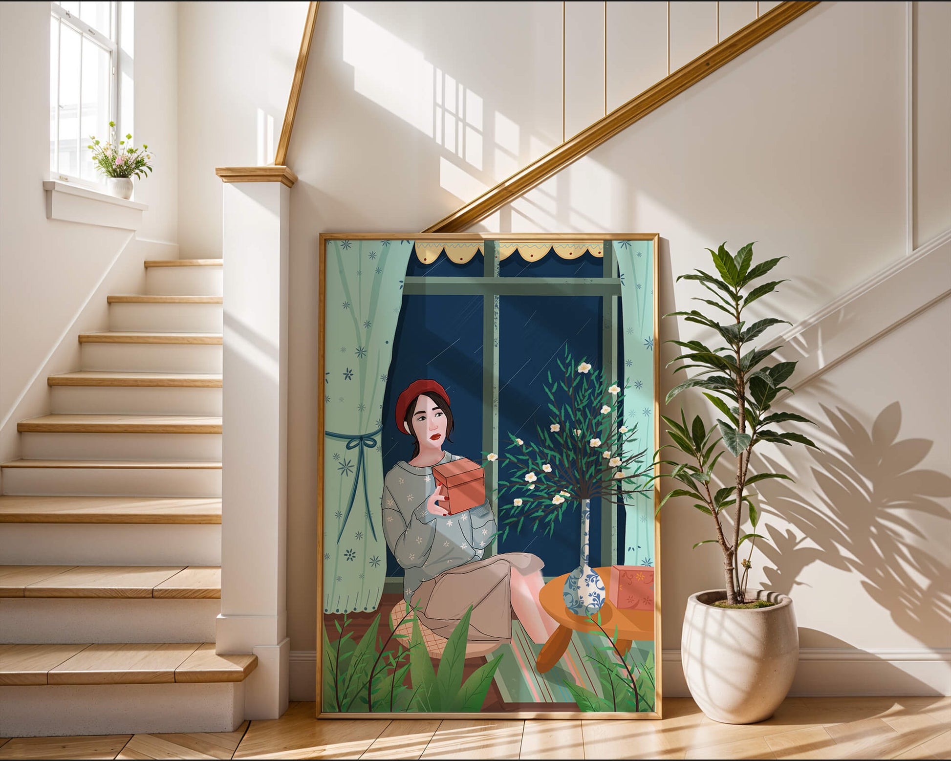 Mujer sosteniendo una caja de regalo en un interior acogedor con flores y ventana lluviosa