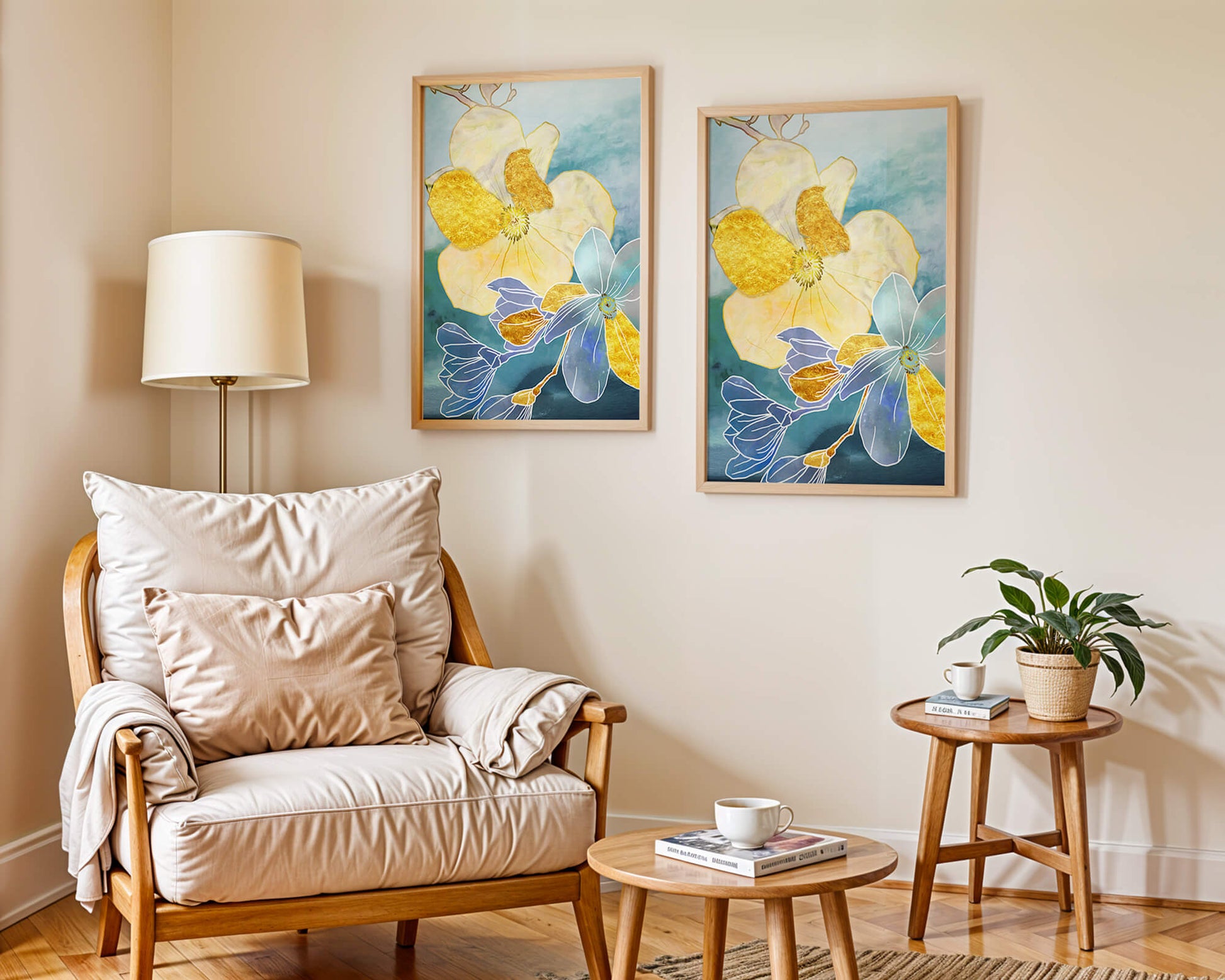 Arte floral abstracto con acentos dorados sobre fondo azul