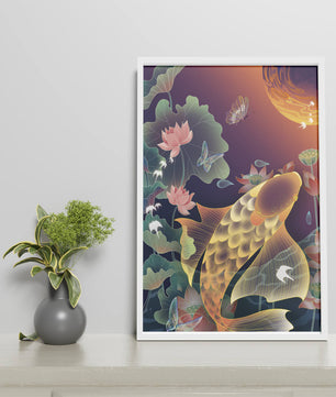 Bunte Koi-Fische mit Lotusblumen und Schmetterlingen bei Sonnenuntergang