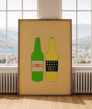 Ilustración de botellas de cerveza coloridas con etiquetas artísticas