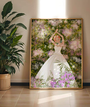 Mujer en vestido blanco acostada entre flores en un jardín
