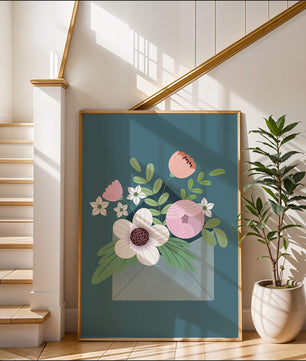 Bouquet floral illustré sortant d'une enveloppe sur un fond bleu sarcelle