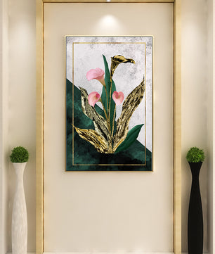 Abstrakte botanische Kunst mit rosa Calla-Lilien und goldenen Blättern