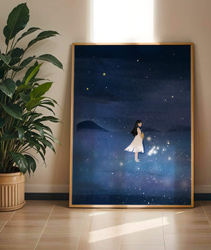 Niña en vestido blanco mirando al cielo estrellado