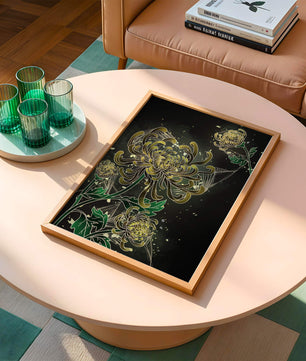Œuvre élégante de chrysanthèmes dorés et verts sur fond sombre