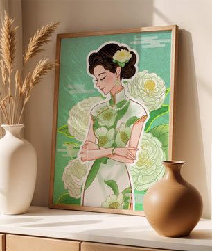 Mujer elegante en vestido tradicional floral con expresión serena