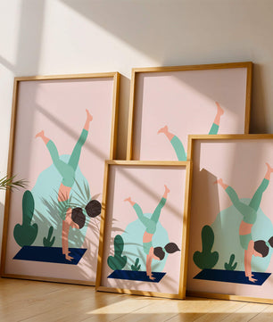 Ilustración de una mujer practicando la postura de parada de manos en yoga