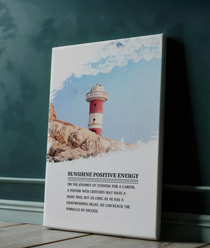 Faro inspirador con texto motivacional y fondo de cielo