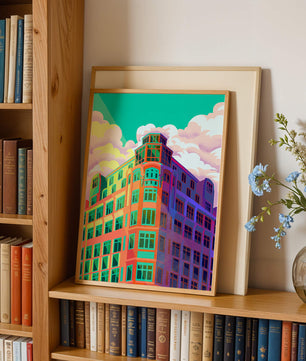 Gebäude mit bunten geometrischen Formen und lebhaftem Himmel