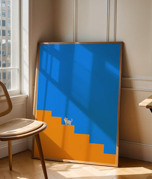 Gato minimalista en escaleras con fondo azul