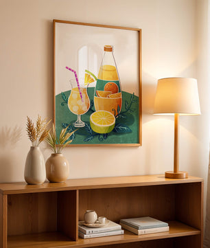 Ilustración colorida de bebidas cítricas con botella y vaso