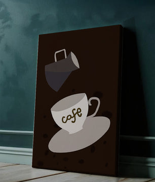 Taza de café minimalista con jarra vertiendo sobre fondo oscuro
