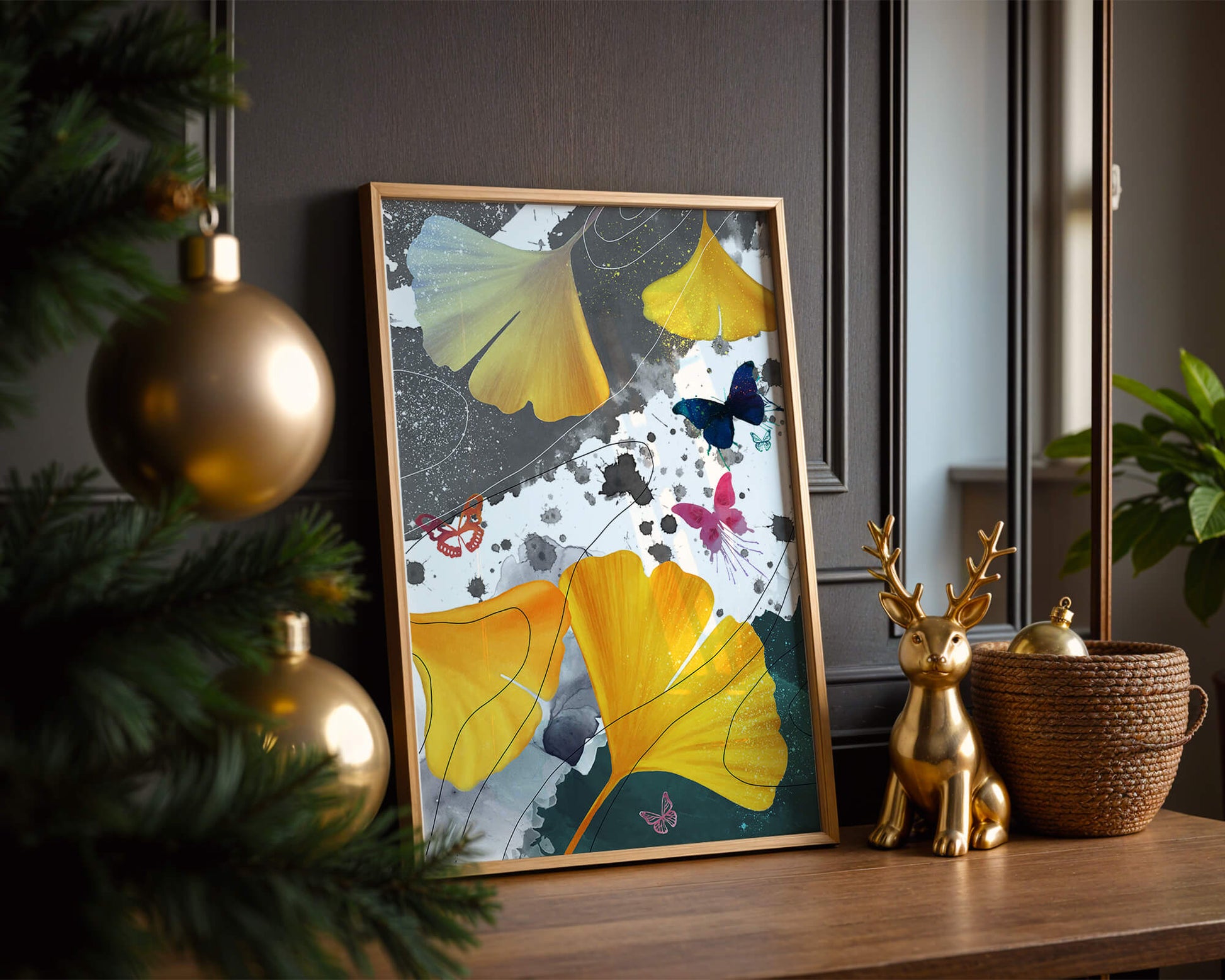 Composición artística con hojas amarillas y mariposas