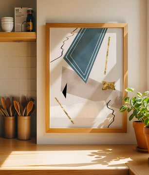 Abstraktes geometrisches Kunstwerk mit goldenen Akzenten und dynamischen Formen