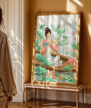 Femme élégante en tenue traditionnelle assise dans une barque parmi des fleurs de lotus