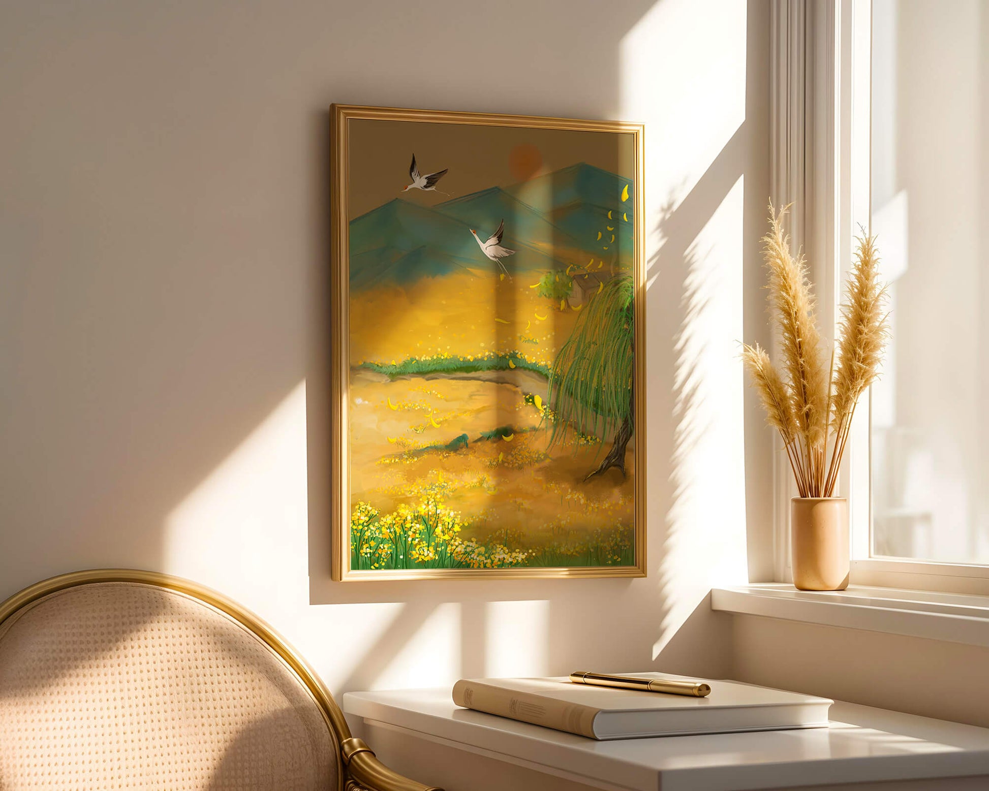 Ruhige Landschaft mit fliegenden Kranichen und goldenen Blüten