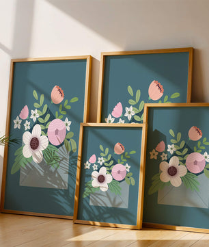 Bouquet floral illustré sortant d'une enveloppe sur un fond bleu sarcelle