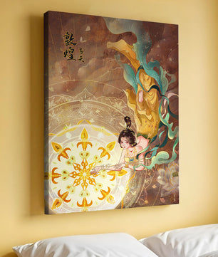 Figura celestial elegante con aura dorada y motivos florales