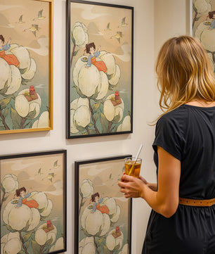 Illustration d'une fille sur des fleurs géantes avec des oiseaux volants et de la nourriture