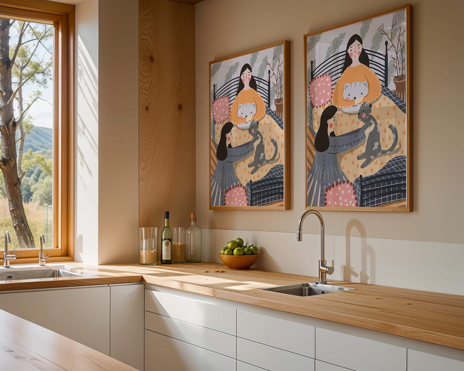 Escena interior acogedora con mujeres, gatos y elementos decorativos