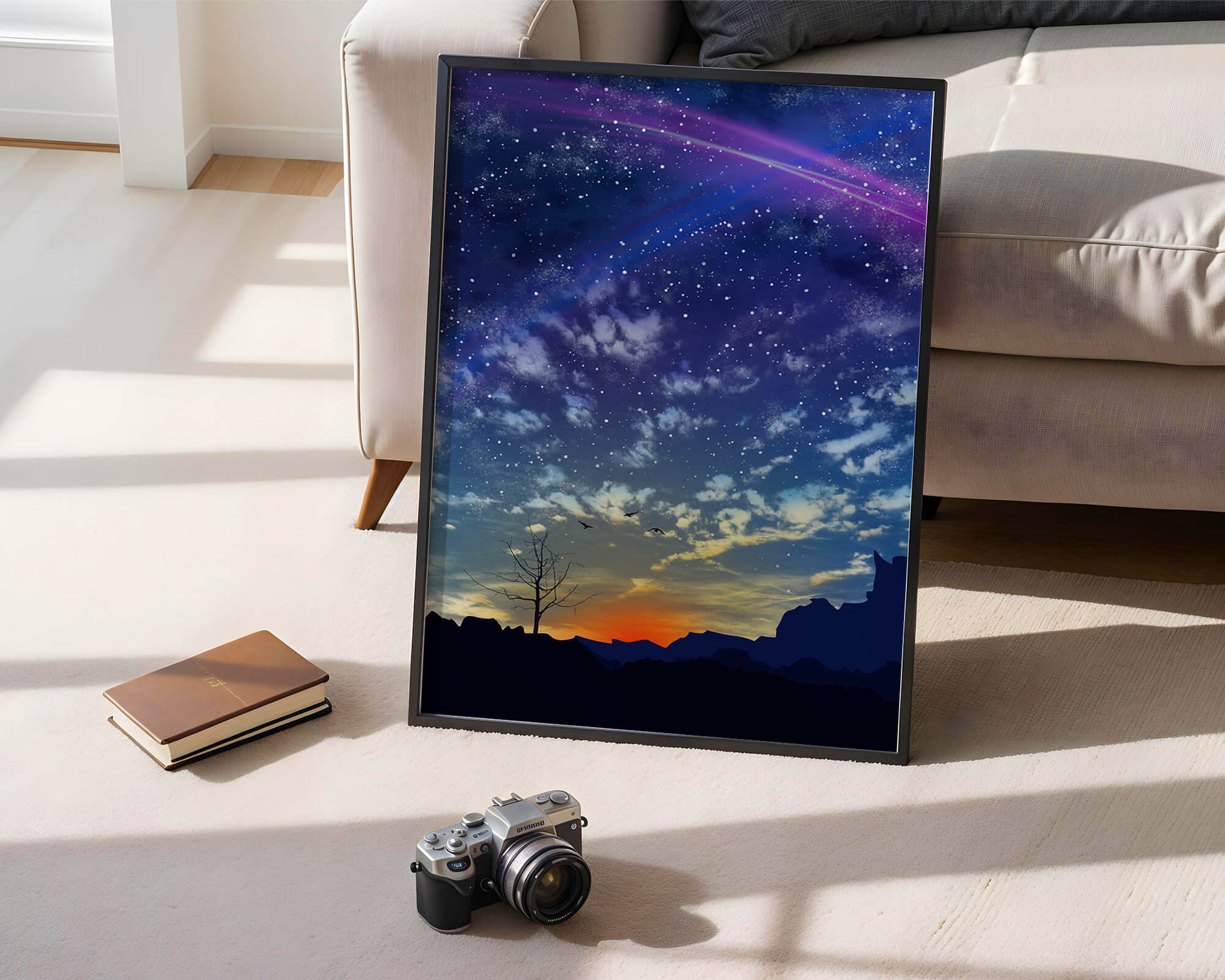 Impresionante cielo nocturno con constelaciones y colorido atardecer.