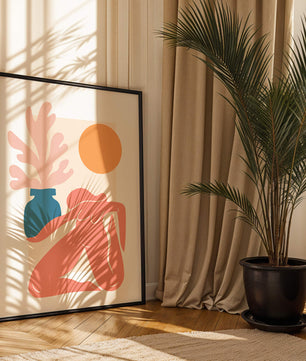 Figura desnuda abstracta con jarrón y sol en estilo minimalista