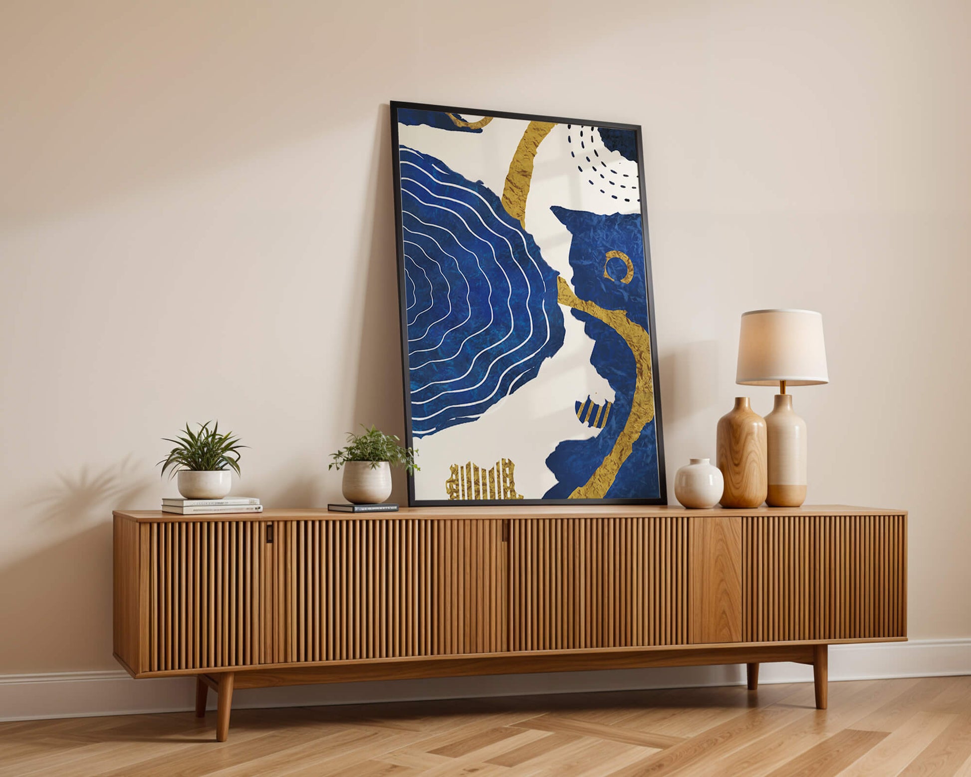 Diseño abstracto ondulado azul y dorado con patrones geométricos