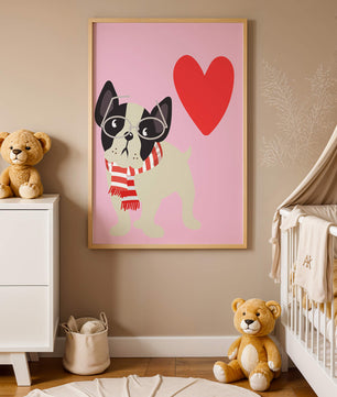 Ilustración juguetona de un bulldog francés con gafas y bufanda sobre fondo rosa con corazón