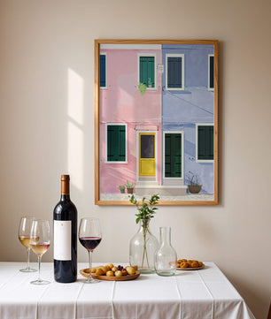 Casas pastel encantadoras con puertas y ventanas coloridas