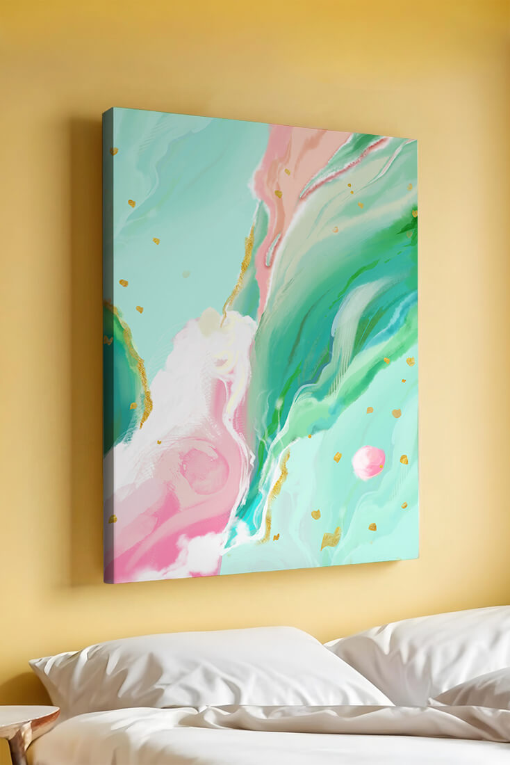Obra de arte abstracta en pasteles y dorado con patrones fluidos