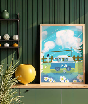 Ilustración escénica con autobús azul y prado en flor