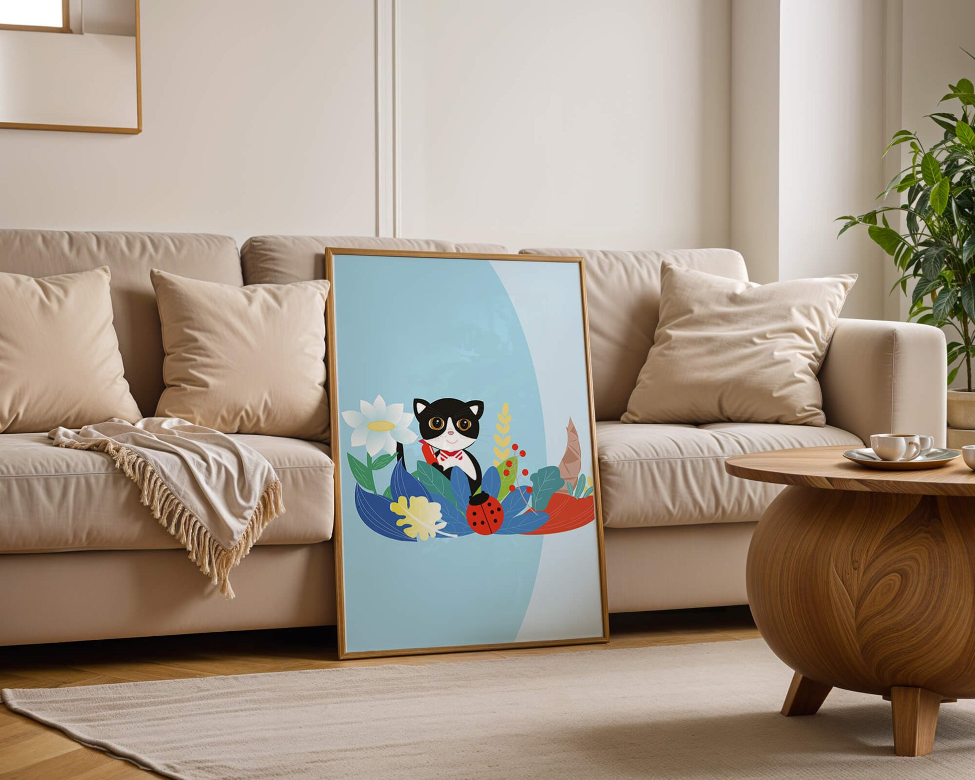 Ilustración de un gato con mariquita y flores sobre fondo azul claro