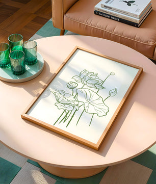 Botanische Illustration einer Lotusblume mit grüner Strichzeichnung auf weißem Hintergrund